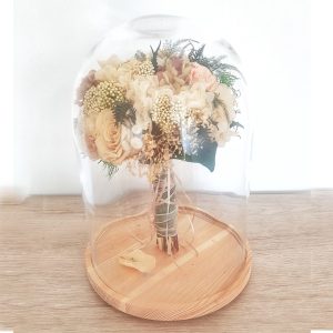 Cúpula de cristal para ramo de novia preservado