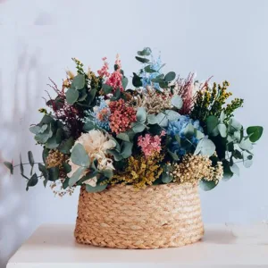 Cesta de Flores Secas y Preservadas