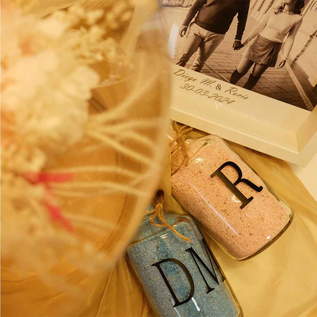 Kit Ritual de Arena con Botes de Cristal, iniciales de los novios y cuadro personalizado