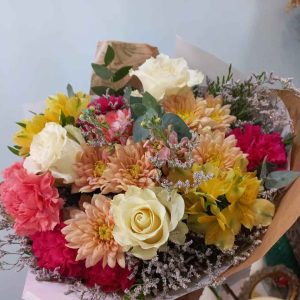Ramo de Rosas Blancas, Margaritas y Claveles