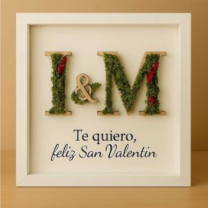 Marco Personalizado con Iniciales y Texto - Regalos Únicos para San Valentín en La Peana Taller de Flores