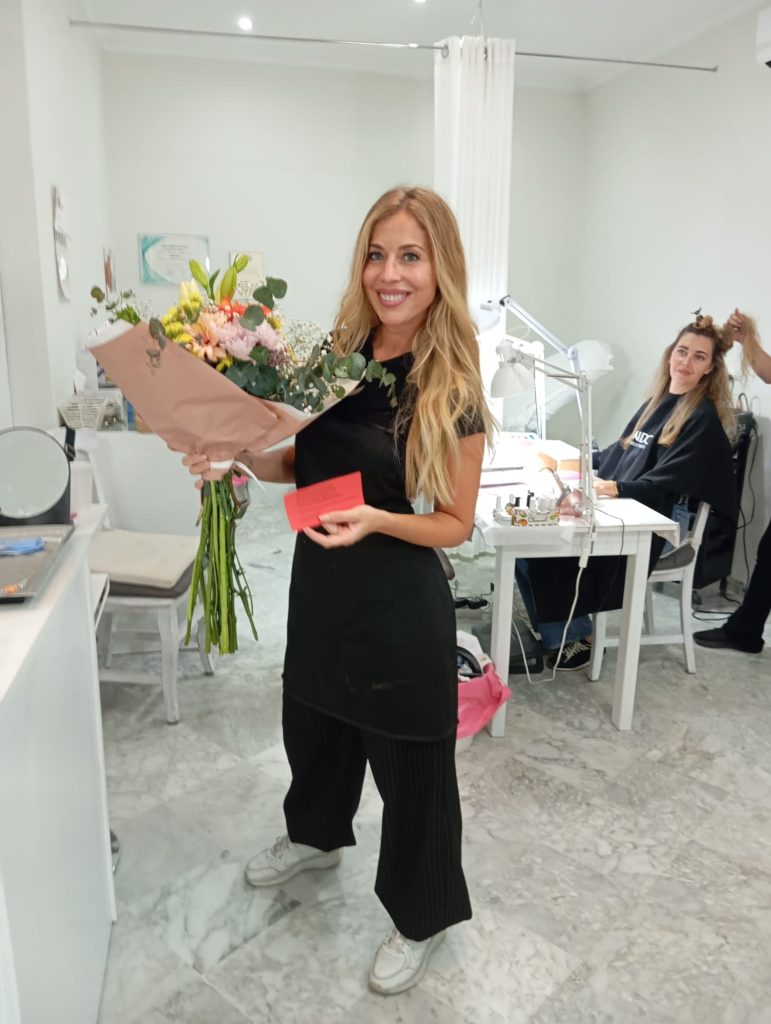 Entrega de un ramo de tulipanes naturales como regalo especial