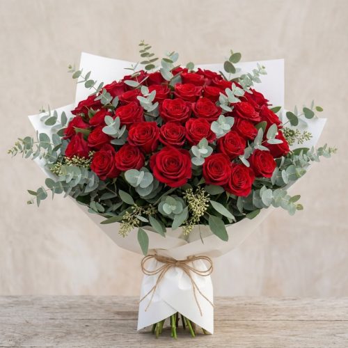Ramo de 50 rosas rojas naturales elaborado artesanalmente