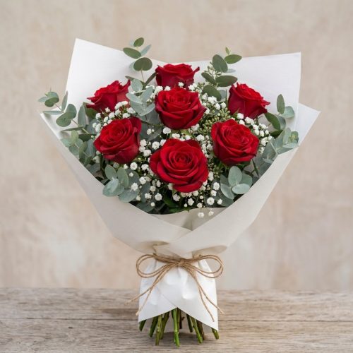 Ramo de 6 rosas rojas naturales elaborado artesanalmente