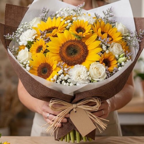 Ramo de girasoles y flores naturales