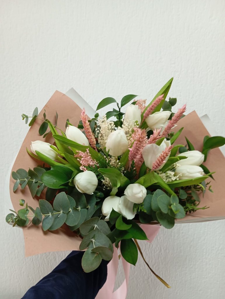 Tulipanes blancos naturales para bodas y celebraciones